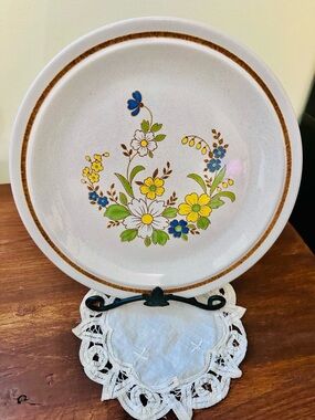 Vintage Mayflower-  Floral Dinner Plate in White with Yellow & Blue Flowers